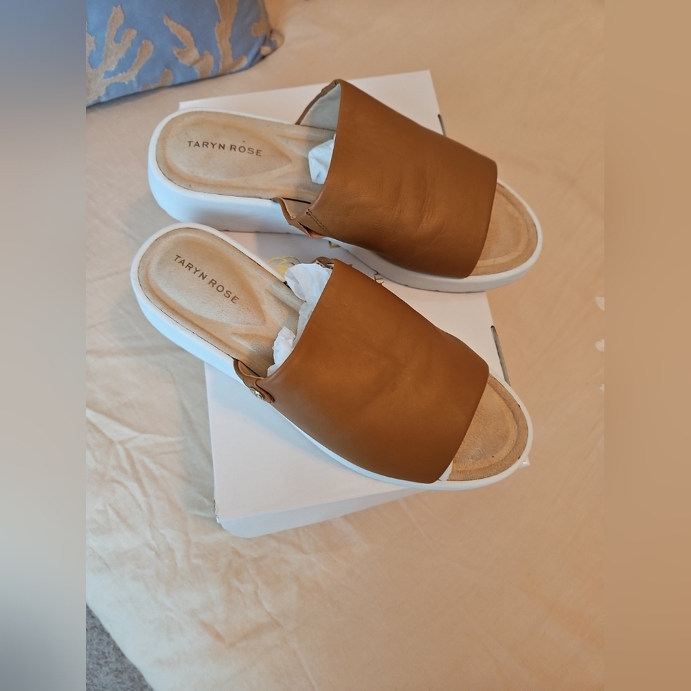 TARYN ROSE Women's Slide Sandal Leila Napa Saddle 9.5